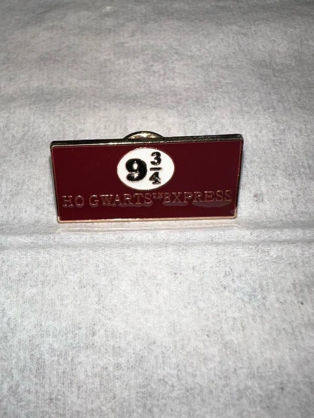 Harry Potter Hogwarts express platform 9 3/4 brooch pin.